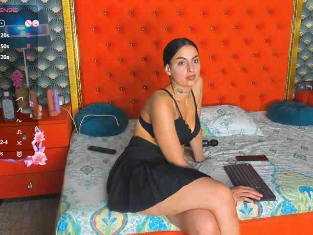 Model: -VALERIIAA-