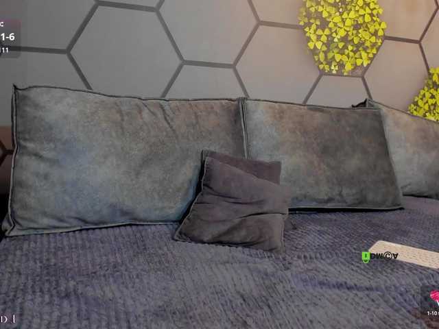 S0FlA's BongaCams show and profile