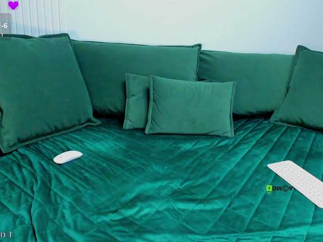 S0FlA live webcam show