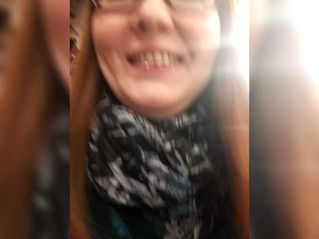 Fox-Lisa's BongaCams show and profile