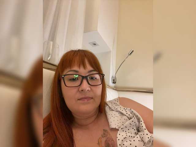Live трансляция QueenFoxyLisa - slutnetki.online