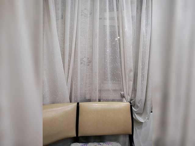 Fox-Lisa's BongaCams show and profile