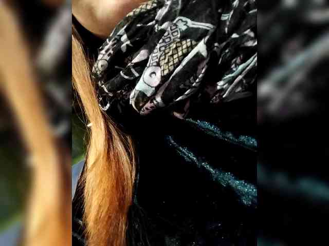 QueenFoxyLiza webcam