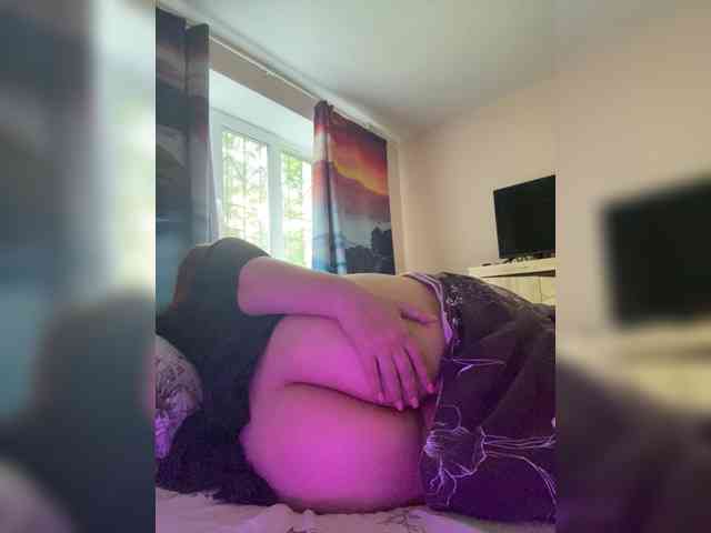 QueenFoxyLiza webcam