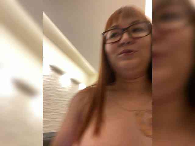 Missfoxxx's cam show statistics and live stream