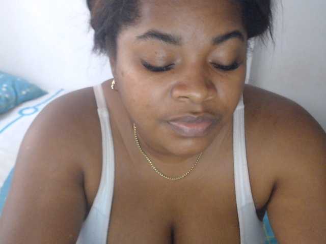 shirlyhotxx live cam on BongaCams
