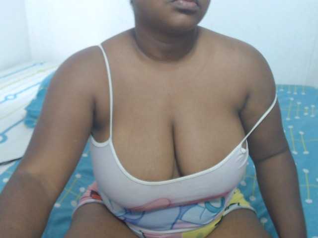 shirlyhotxx live cam on BongaCams