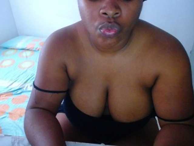 shirlyhotxx live cam on BongaCams