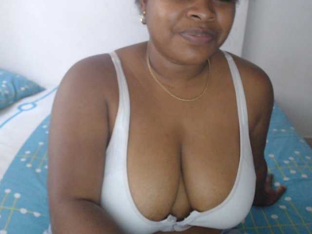 shirlyhotxx live cam on BongaCams