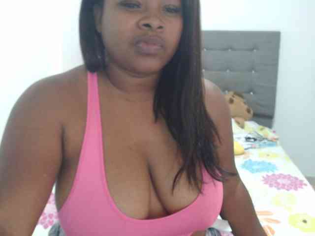 Model: shirlyhotxx