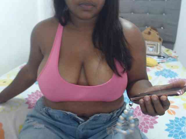 Model: shirlyhotxx