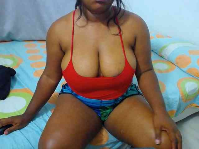 shirlyhotxx Live Webcam on BongaCams