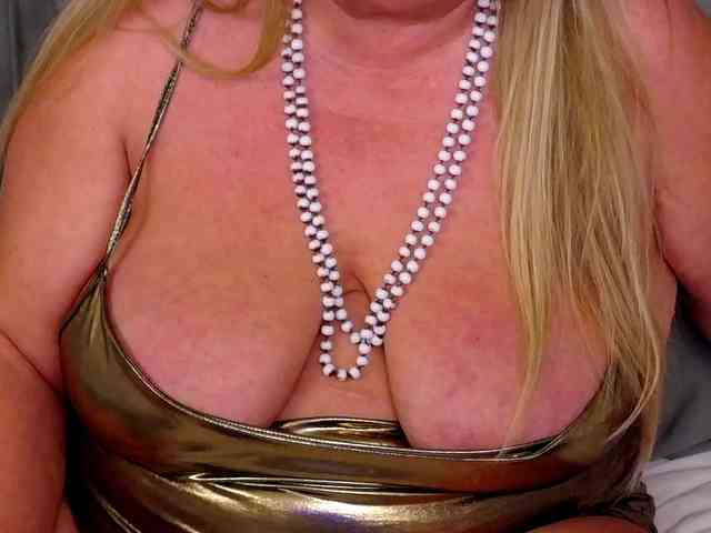 MadameLeona webcam