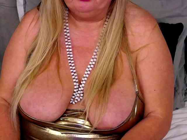 MadameLeona webcam