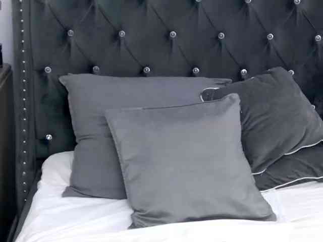 MadameLeona webcam