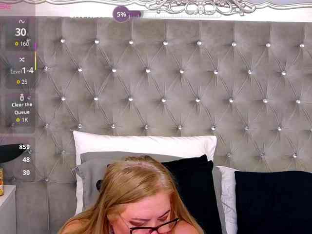 MadameLeona webcam