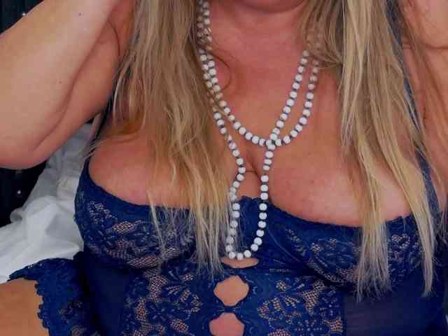 MadameLeona webcam
