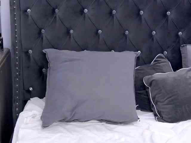 MadameLeona webcam