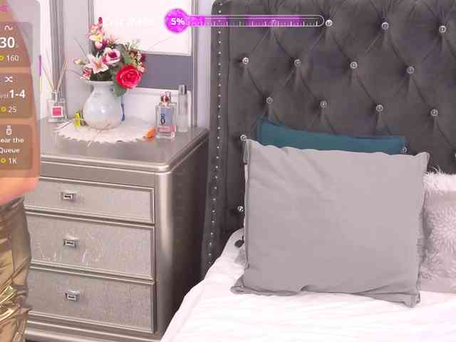 MadameLeona webcam