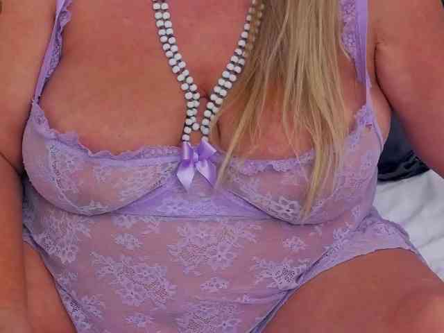 MadameLeona webcam