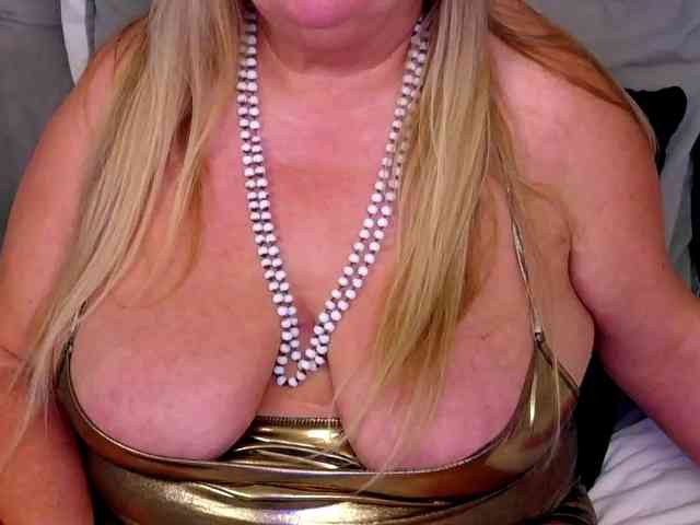 MadameLeona webcam