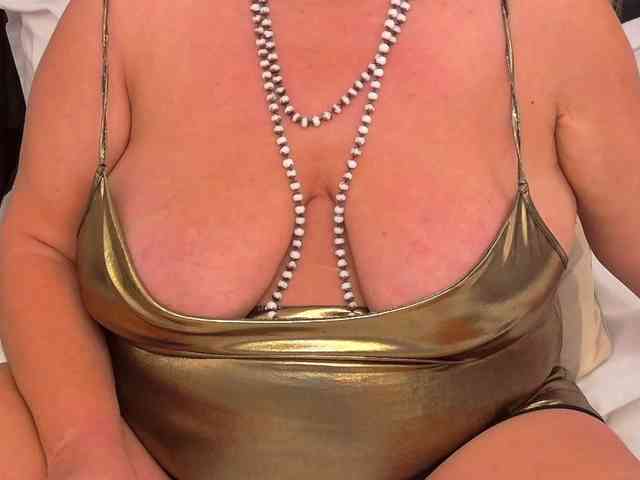 MadameLeona webcam