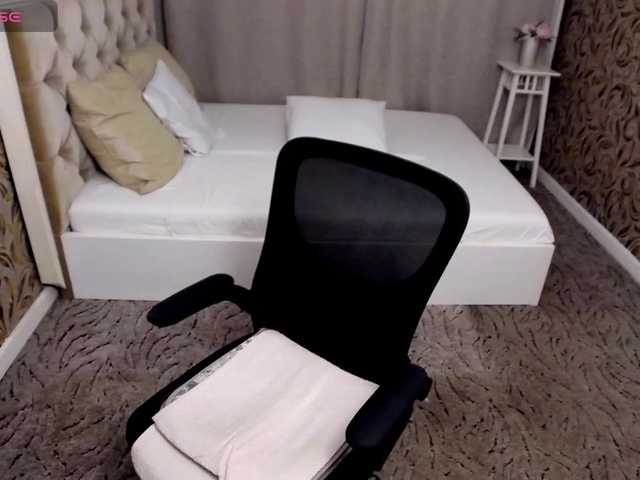 LadyLibely live cam preview