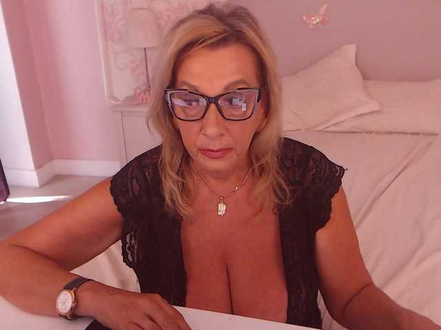 le modèle LadyNicole est en webcam porno dans un show sur le site bongacams, il possède les tags suivants: White/Caucasian,Blonde,Trimmed
