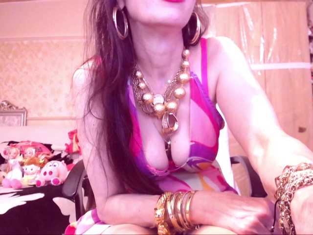 le modèle SpecialCerise est en webcam porno dans un show sur le site bongacams, il possède les tags suivants: White/Caucasian,Brunette,Hairy