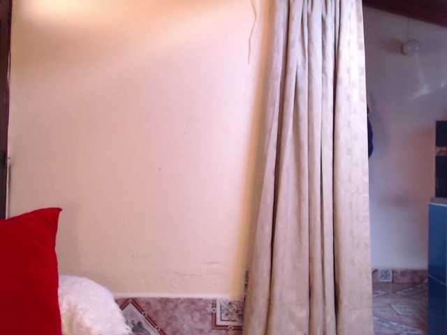 EmmaHenderson live cam on BongaCams