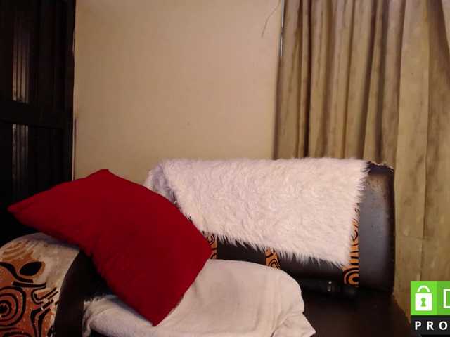 EmmaHenderson live cam on BongaCams