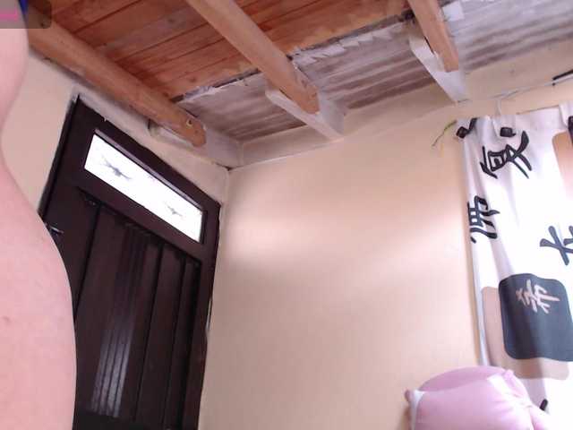 EmmaHenderson's BongaCams show and profile