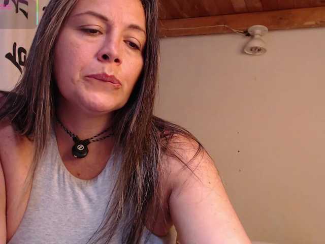 EmmaHenderson live cam on BongaCams