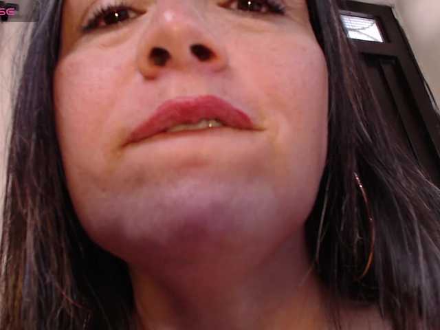 EmmaHenderson's BongaCams show and profile