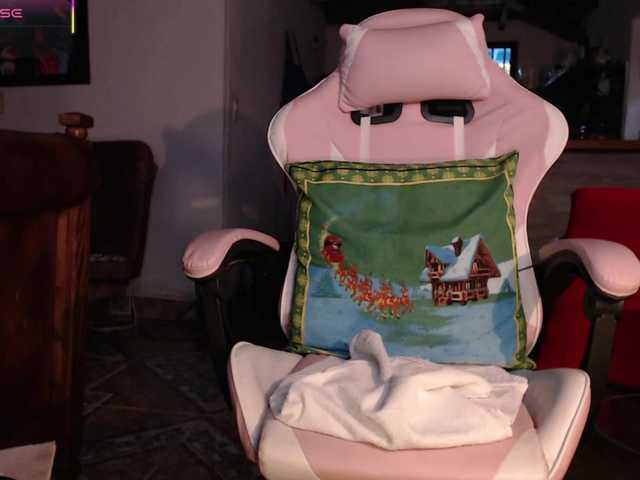 EmmaHenderson live cam on BongaCams