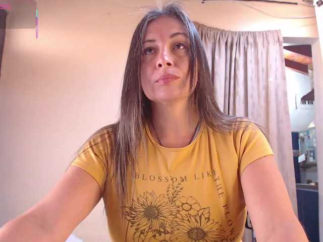 EmmaHenderson live cam on BongaCams