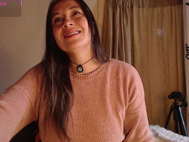 EmmaHenderson live cam on BongaCams