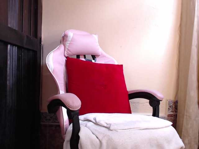 EmmaHenderson Live Cam on BongaCams