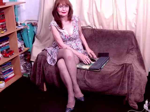 Model: AngieGreen