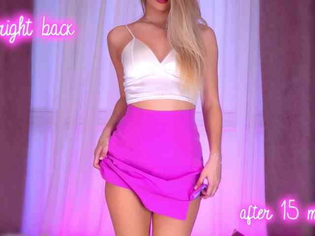 Model: EllieMoore