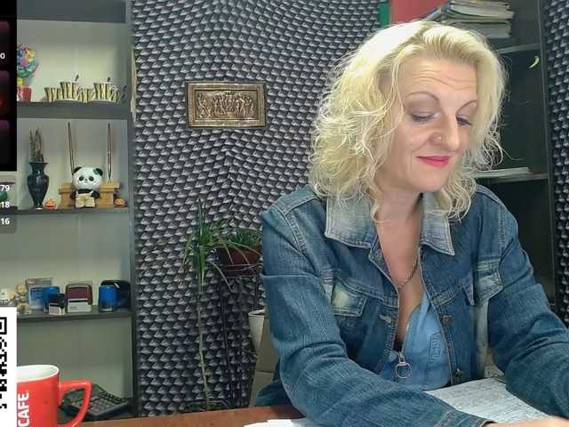 le modèle Nadin-slut est en webcam porno dans un show sur le site bongacams, il possède les tags suivants: White/Caucasian,Blonde,Shaved