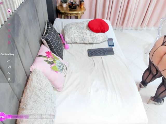 NathaliaBBW live cam preview