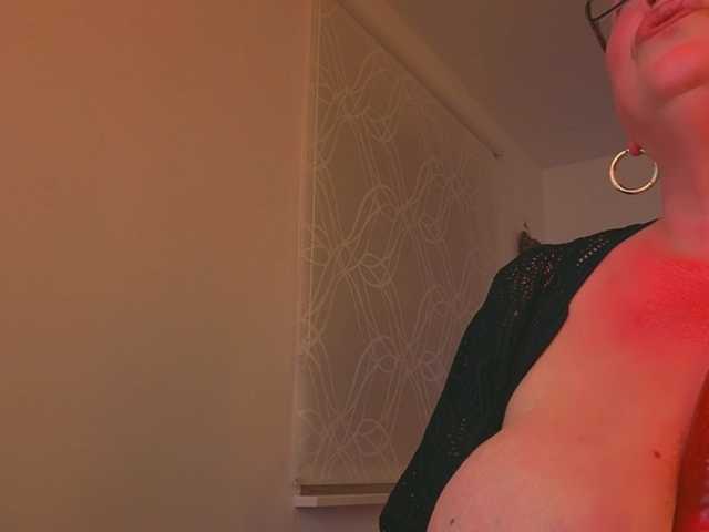 Connyat99 ist ein weiteres deutsches Cam-Mädchen, das es zu entdecken gilt