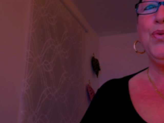 Connyat99 live cam on BongaCams