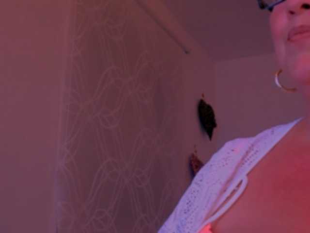 Connyat99 live cam on BongaCams