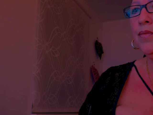 Connyat99 live cam on BongaCams