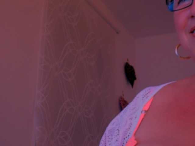Connyat99 live cam on BongaCams