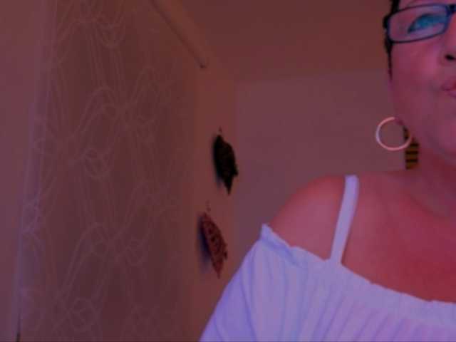 Connyat99 live cam on BongaCams