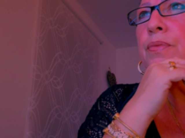 Connyat99 live cam on BongaCams