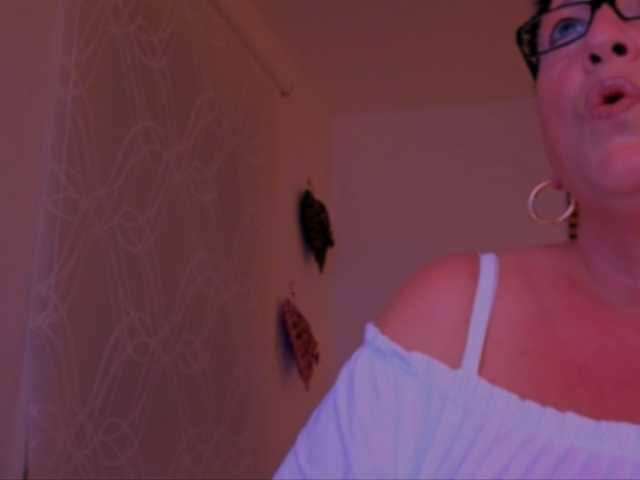 Connyat99 live cam on BongaCams